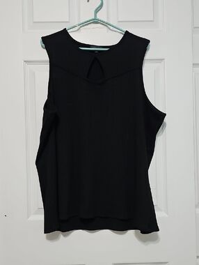 Warehouse One Black Sleeveless Tank with Keyhole Detail NWOT